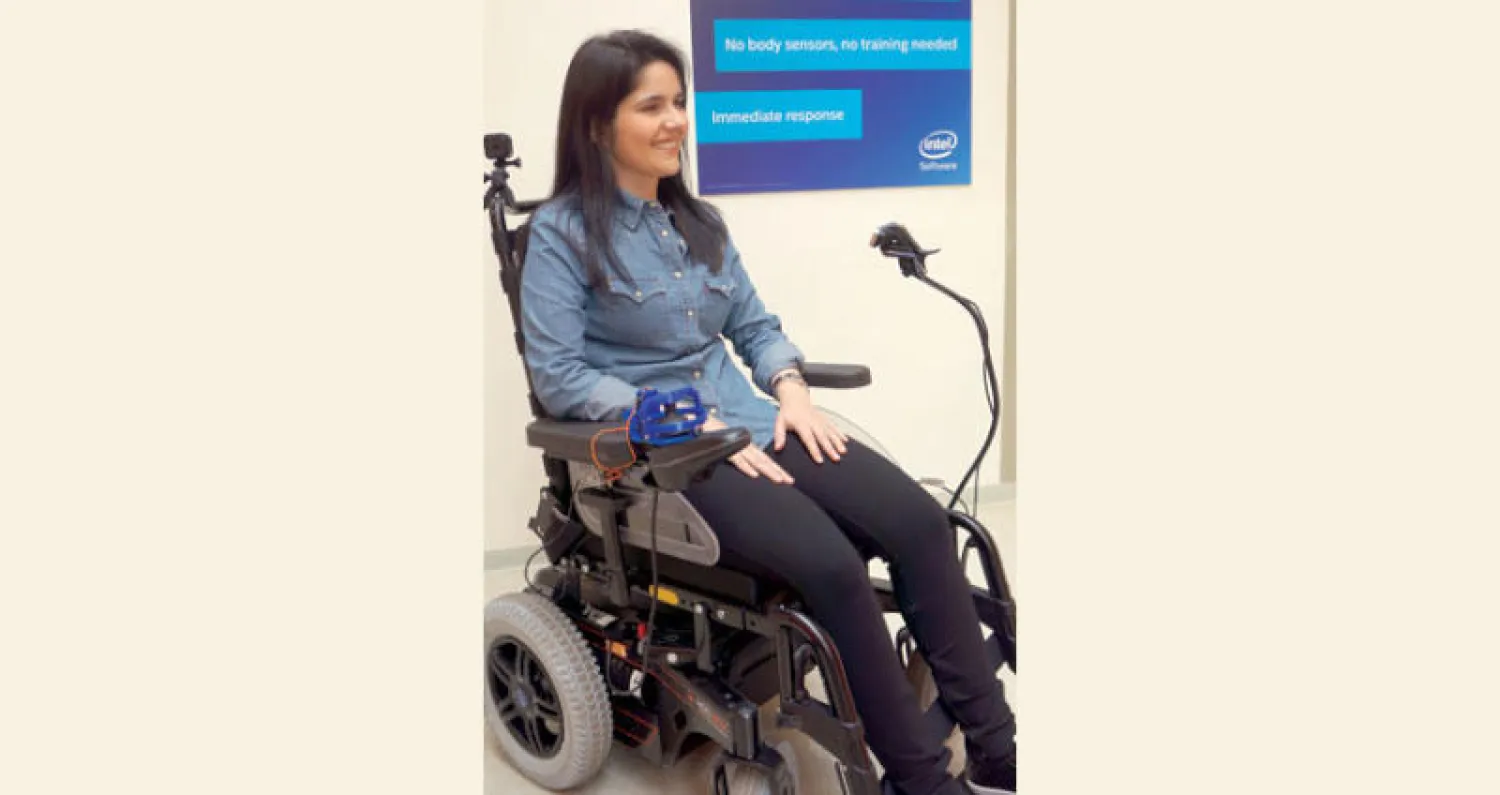 تعابير الوجه تتحكم في كرسي للأشخاص المقعدين