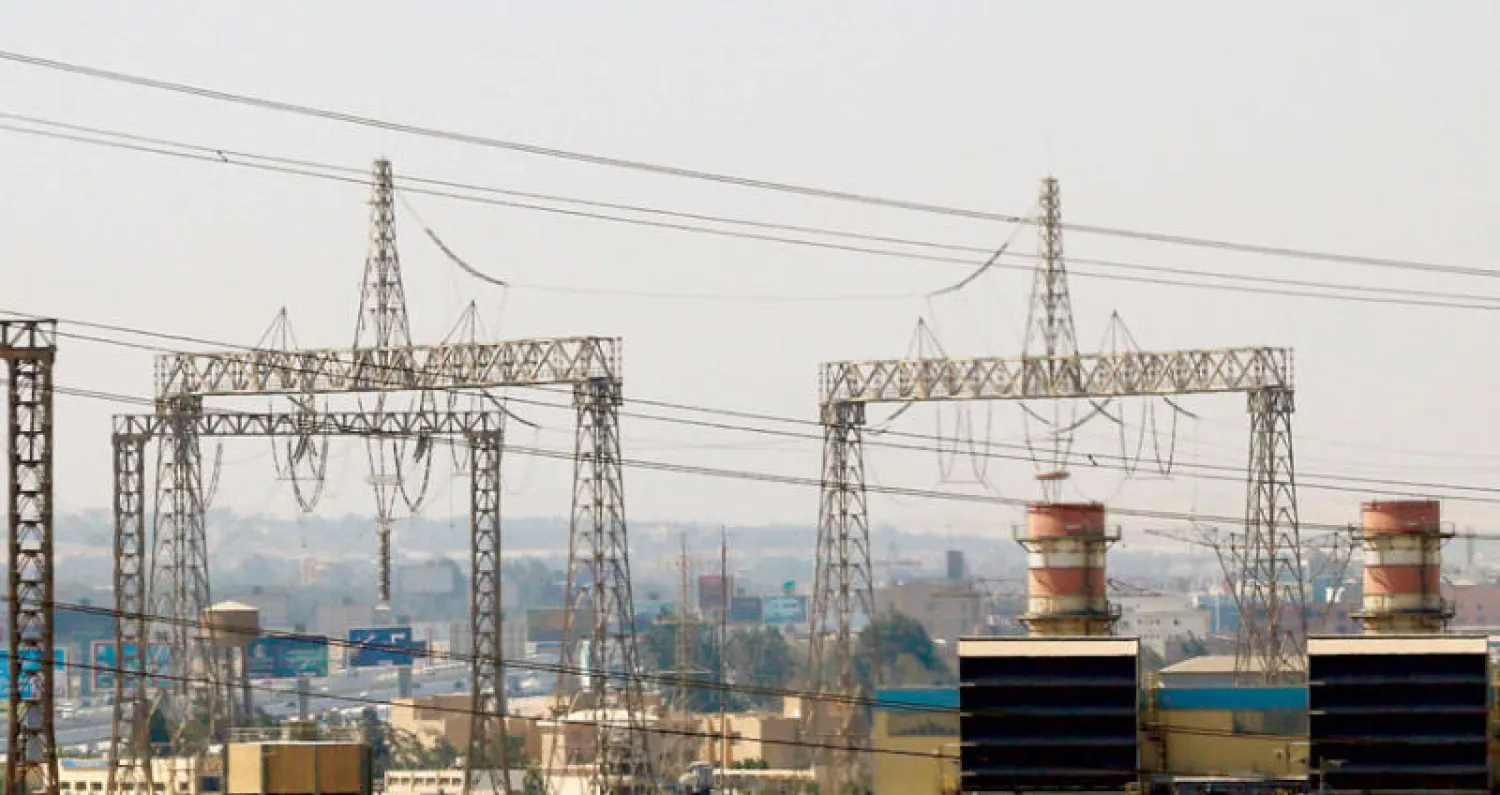 يجري العمل على قدم وساق لمتابعة تنفيذ المرحلة الأولى من شبكة الربط الكهربائي بين مصر والسودان (رويترز)