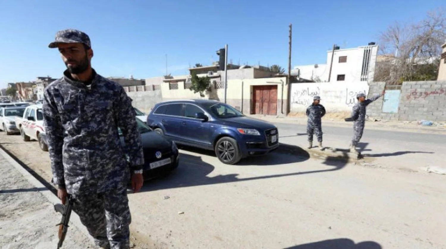 ​Libya Dışişleri Bakanlığı çevresinde Libya güvenlik güçleri (AFP)