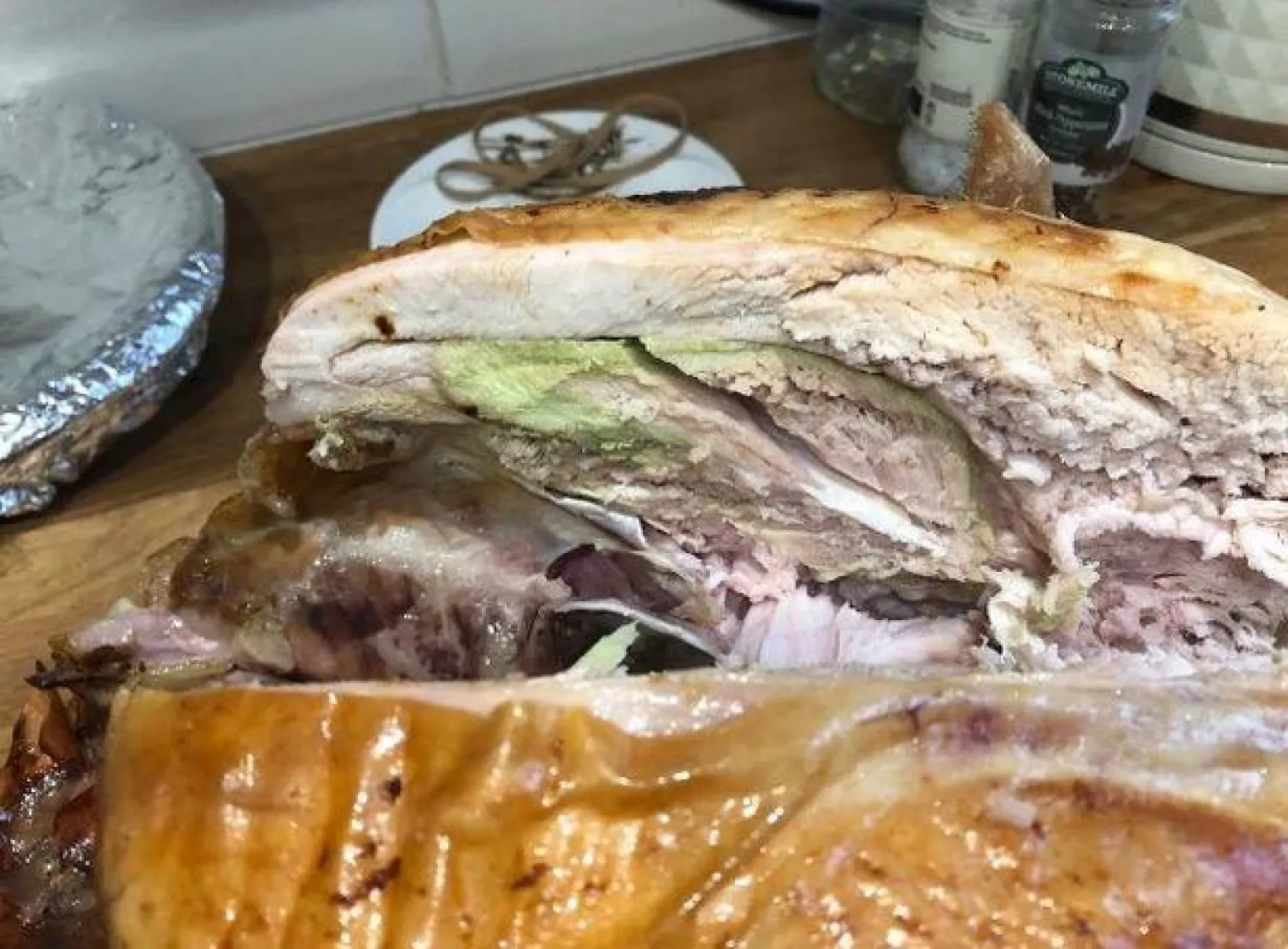 صورة لديك رومي فاسد اشتراه أحد الزبائن من متجر «سينسبري» (تويتر)