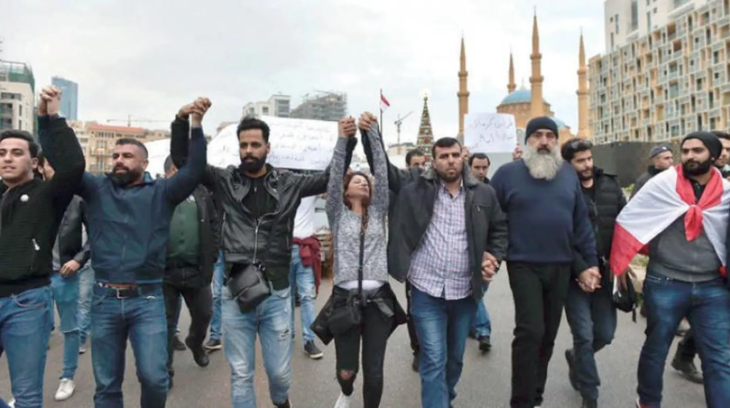 Dün Beyrut’ta eylem yapan bir grup eylemci