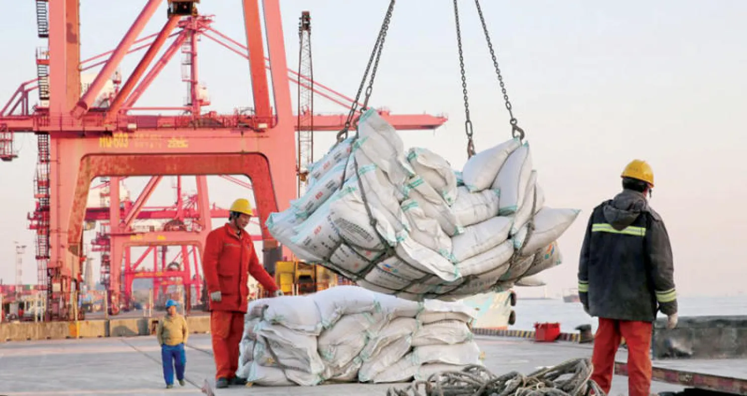 صورة أرشيفية للنشاط التجاري في ميناء بالصين