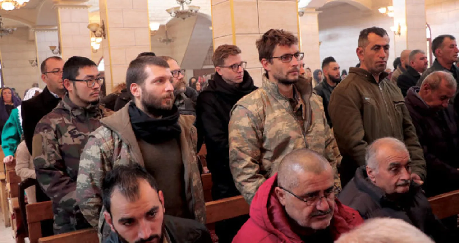 عناصر من «التحالف الدولي» شاركت في قداس الميلاد في بلدة تل تمر بريف الحسكة شمال شرقي سوريا (الشرق الأوسط)