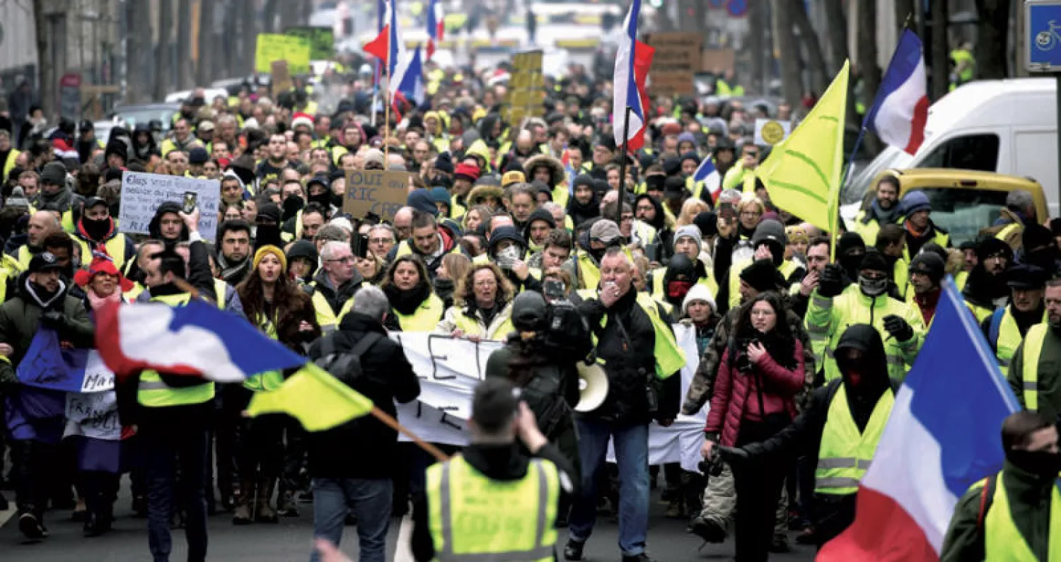 جانب من احتجاجات «السترات الصفراء» في مدينة ليل أمس (أ.ف.ب)