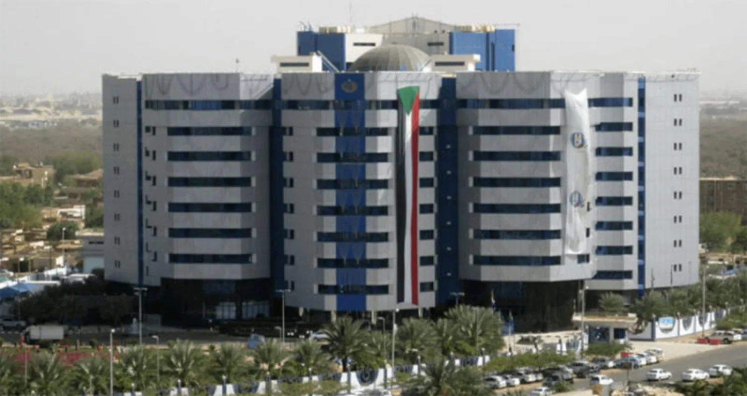 السودان يلزم القطاع الخاص بإيداع أمواله لدى البنوك