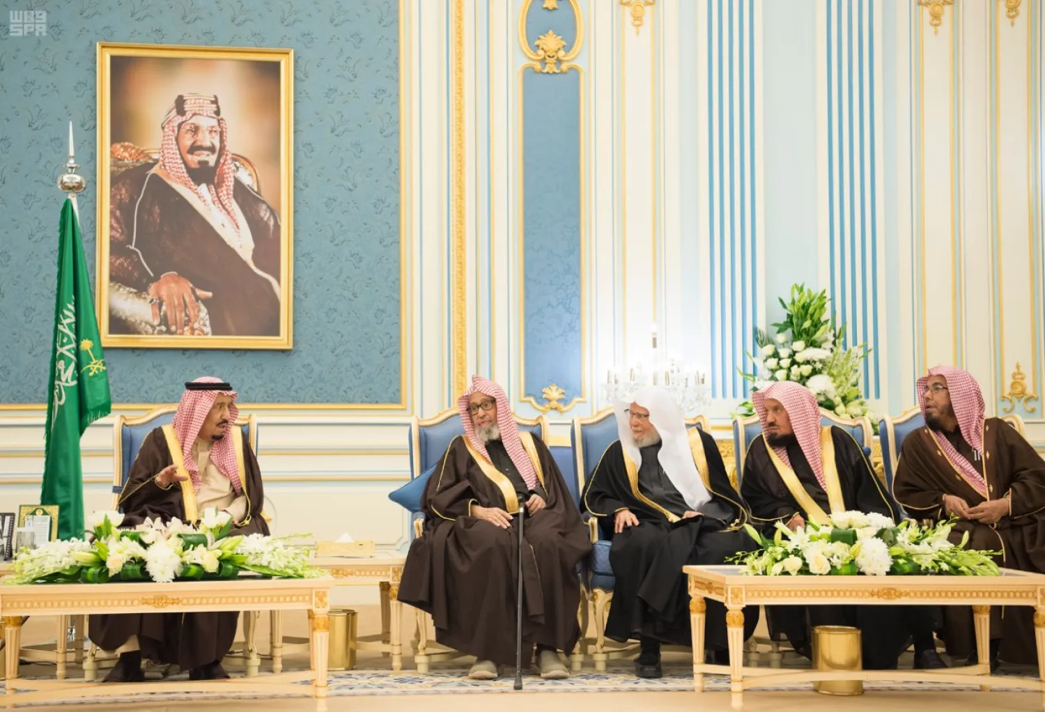 King Salman receives a number of clerics at the al-Yamamah Palace in Riyadh. (SPA)