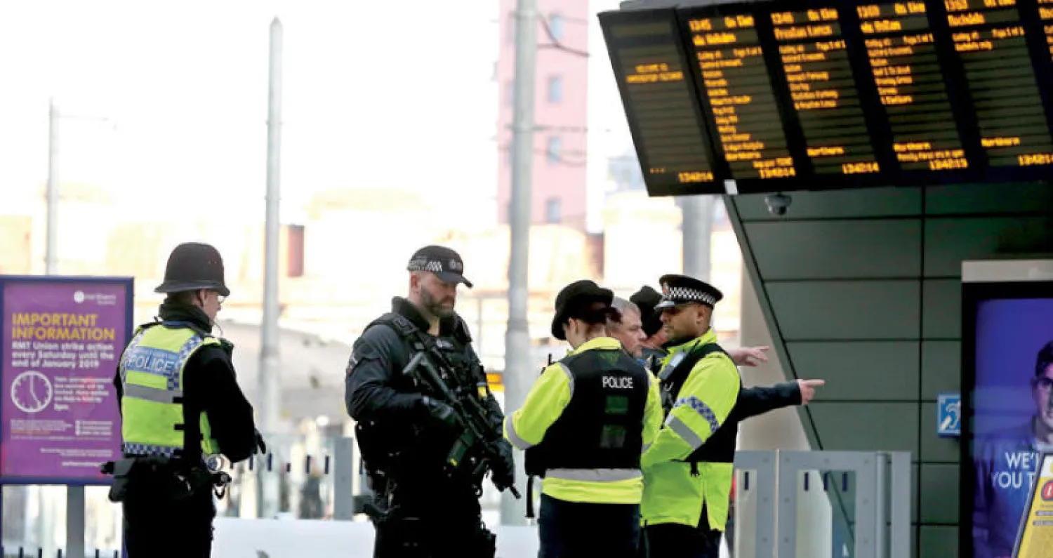 تأهب أمني في محطة قطارات فيكتوريا بمانشستر عقب حادث الطعن أول من أمس (إ.ب.أ)