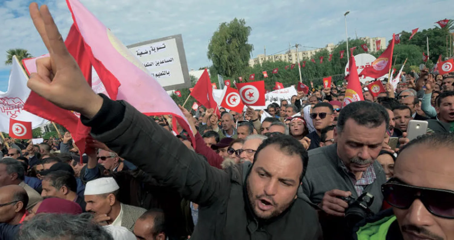 فشل الحكومات المتعاقبة في تحقيق التنمية والتشغيل رفع وتيرة الاحتجاجات في جل القطاعات الحكومية (أ.ف.ب)