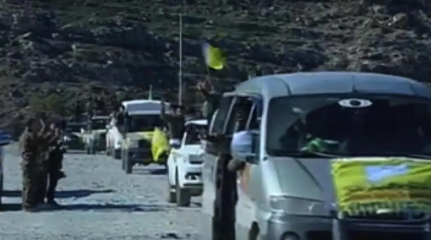 Suriye Savunma Bakanlığı tarafından yayınlanan ve YPG birliklerinin Menbiç’ten çekildiğini gösteren bir video kesiti (Şarku’l Avsat)
