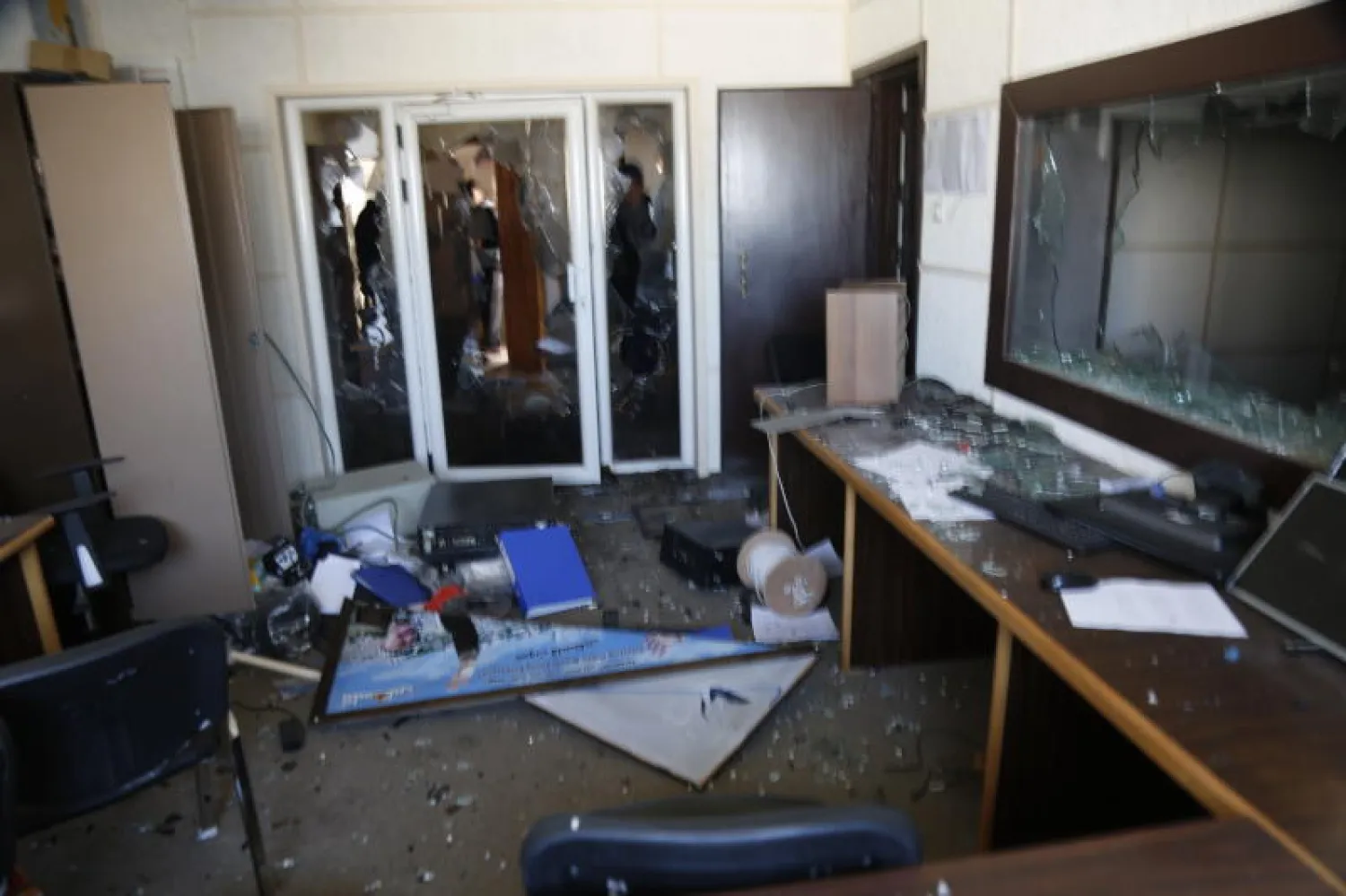 مقر تلفزيون فلسطين عقب اقتحامه وتخريب محتوياته (وفا)