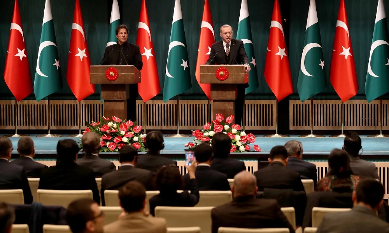 Turkish President Recep Tayyip Erdogan and Pakistani PM Imran Khan hold a joint press conference at the Presidential Complex in Ankara. (AFP)