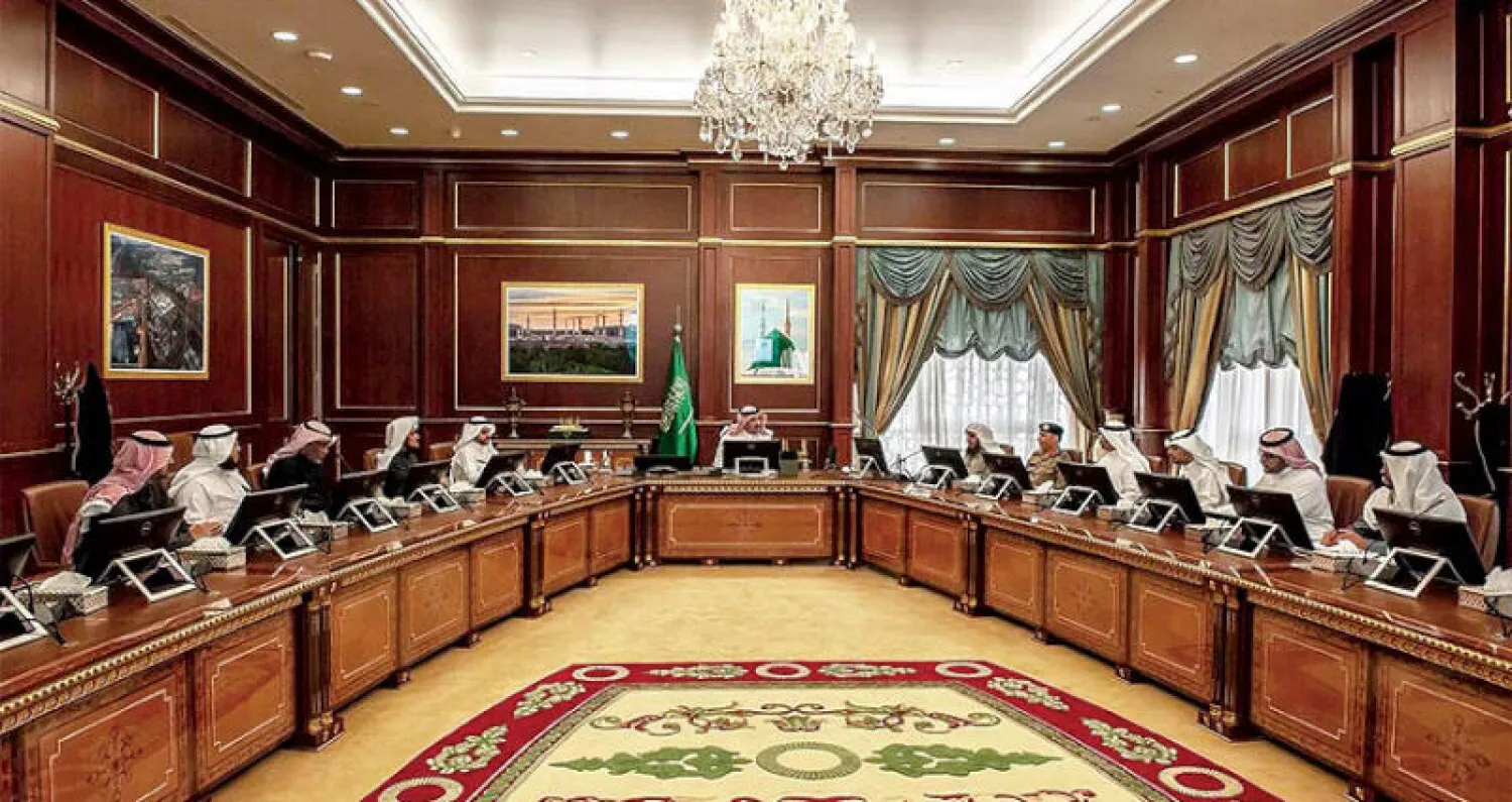 الأمير فيصل بن سلمان خلال ترؤسه اجتماع اللجنة التنفيذية للإسكان التنموي في المدينة المنورة