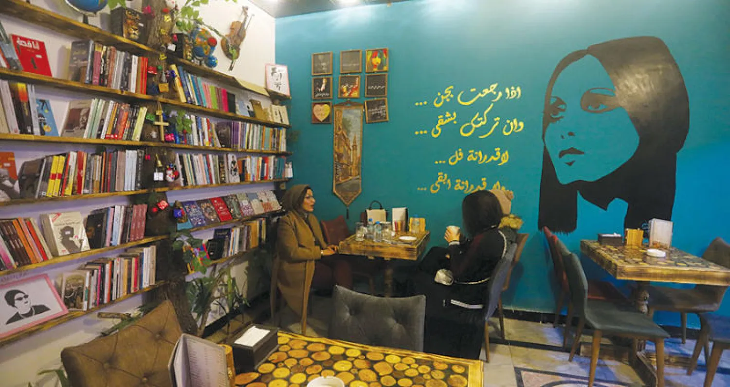 مقهى فيروز في البصرة (رويترز)