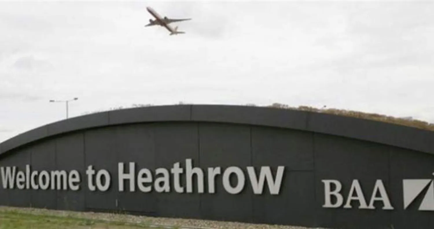 {درون} توقف مؤقتاً  الرحلات في مطار هيثرو