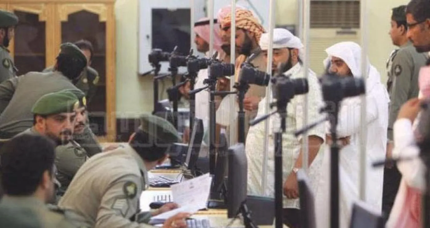 لجنة لتصحيح أوضاع اليمنيين في جدة خلال استقبالها المراجعين - أرشيف («الشرق الأوسط»)