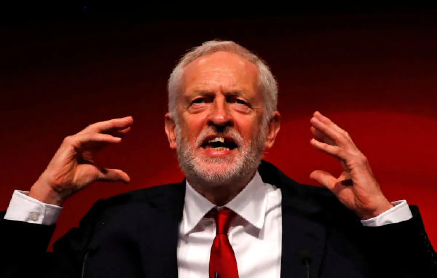 جيريمي كوربين زعيم حزب العمال البريطاني الذي يتزعم المعارضة (رويترز)