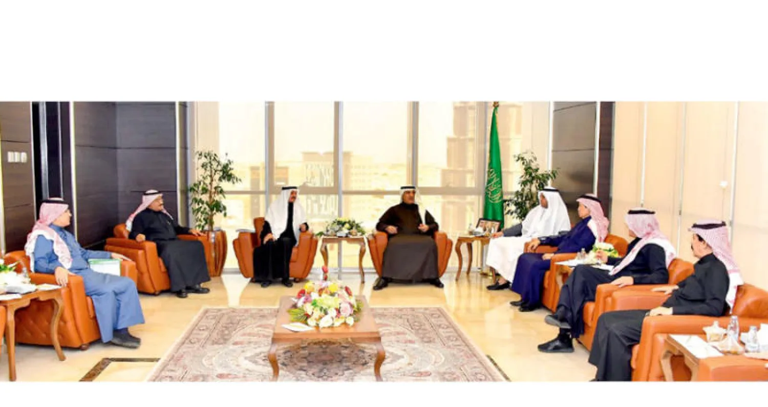 الوزير تركي الشبانة خلال لقائه رؤساء تحرير الصحف السعودية