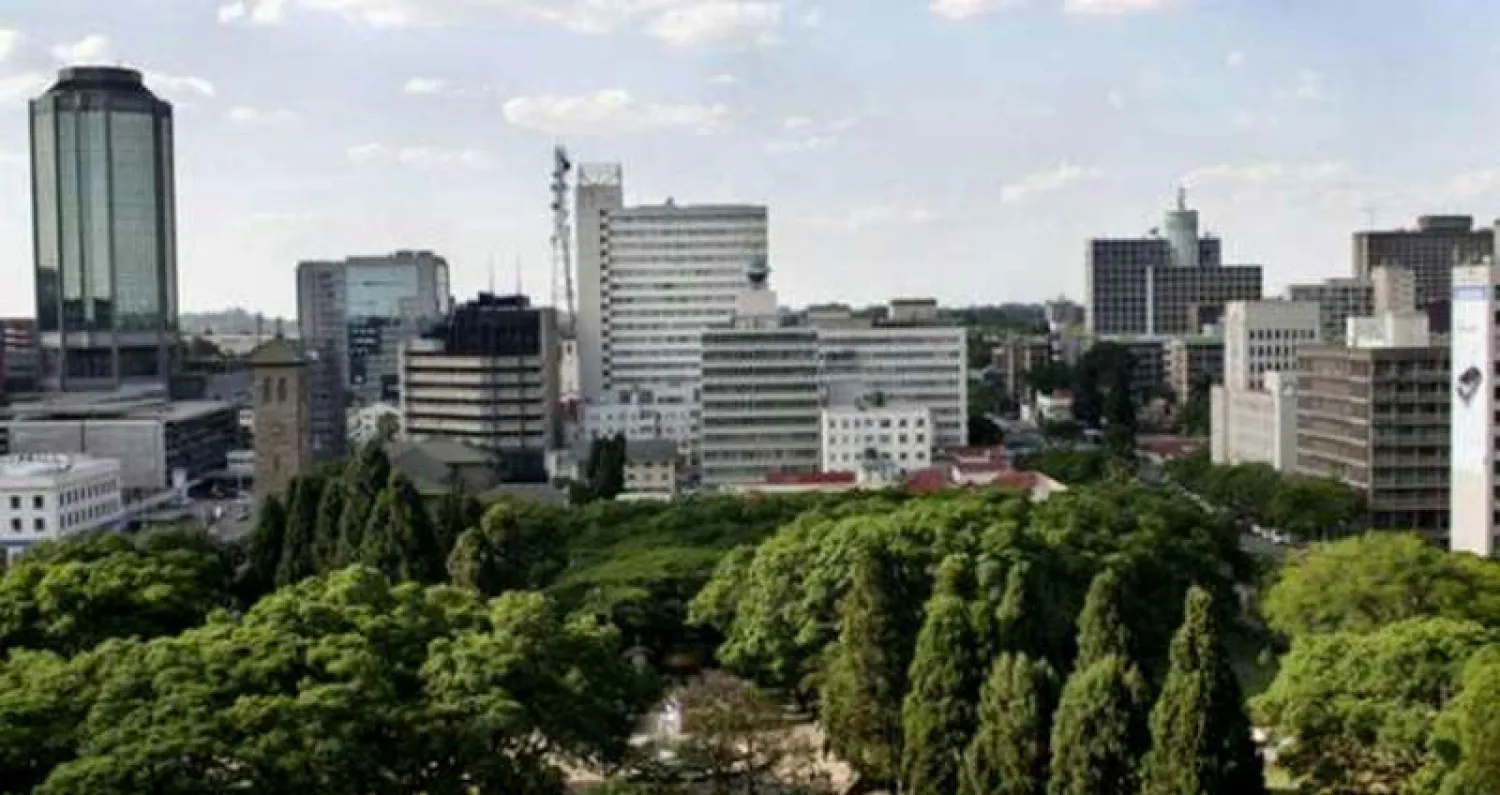 زيمبابوي تتجه لإصدار عملة محلية جديدة مع تدهور الوضع المالي