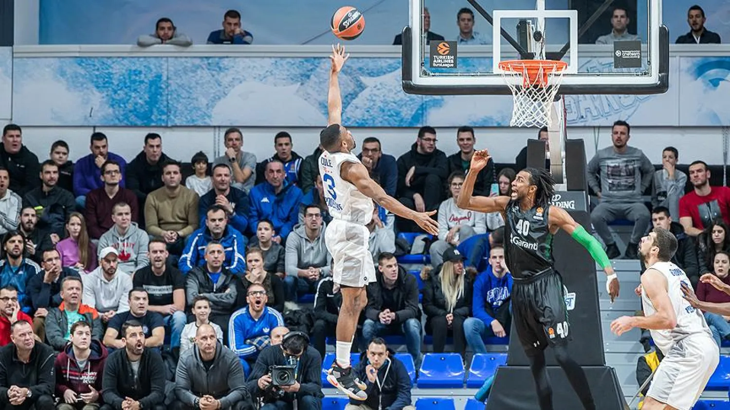 Darüşşafaka Tekfen son saniyede yıkıldı