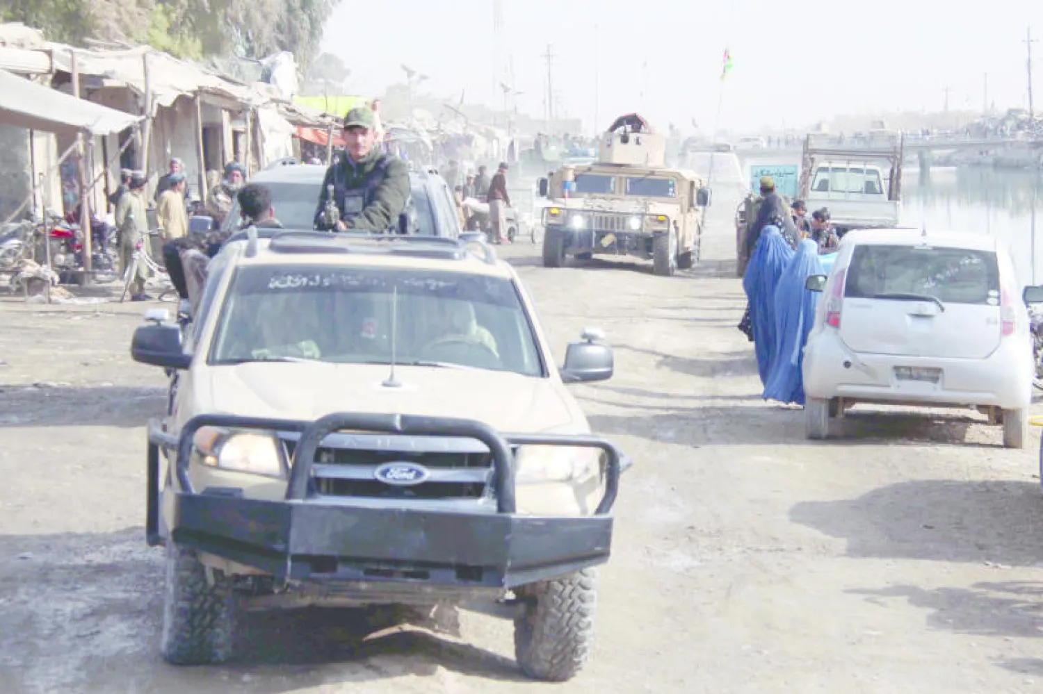 إجراءات أمنية ضمن حملة التصدي لعناصر طالبان في ولاية هلمند أول من أمس (إ.ب.أ)