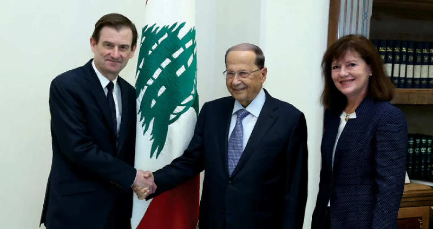 الرئيس ميشال عون مستقبلاً وكيل وزارة الخارجية الأميركية ديفيد هيل أمس والسفيرة الأميركية لدى لبنان (دالاتي ونهرا)