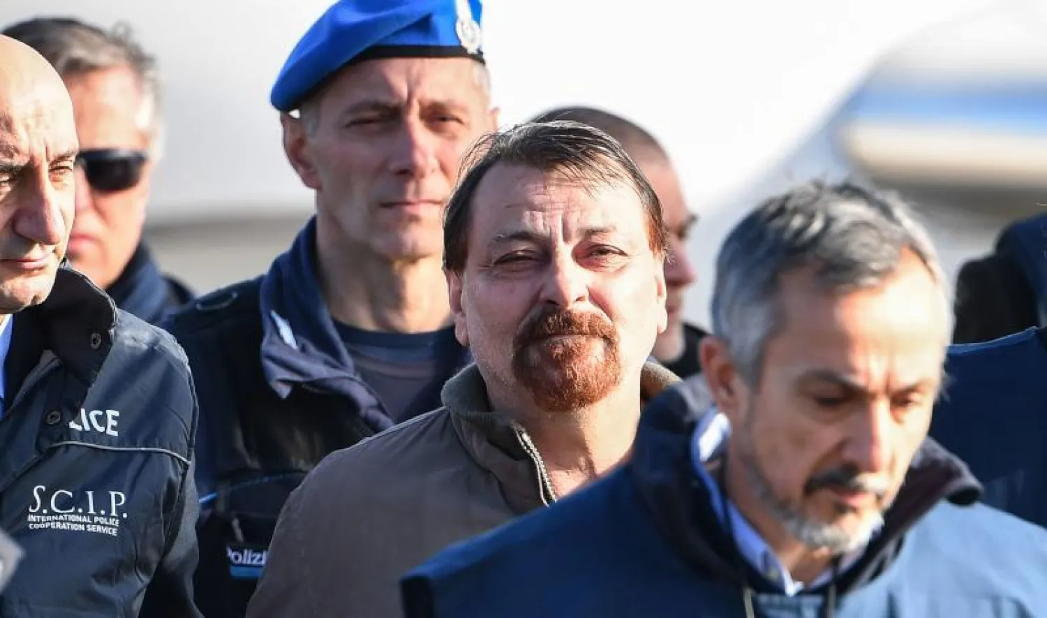 سيزاري باتيستي خلال وصوله إلى إيطاليا (أ.ف.ب)