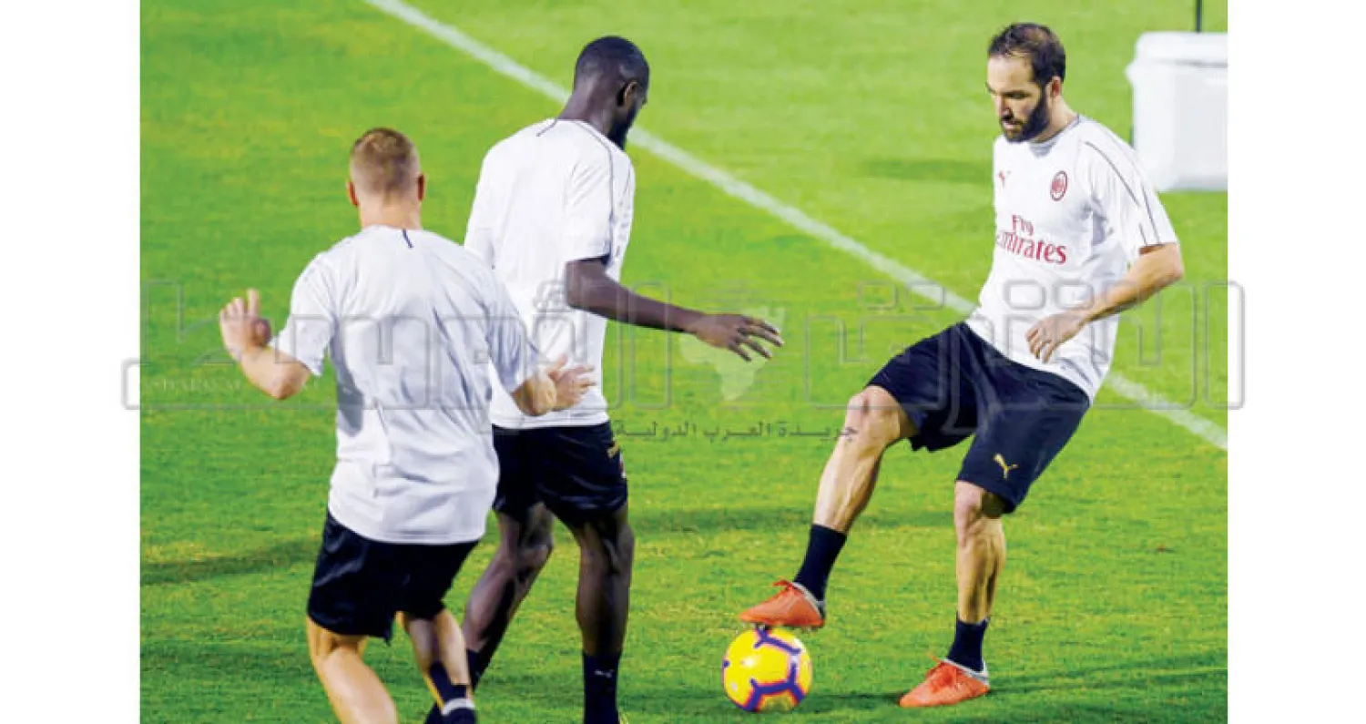 هيغواين لدى مشاركته في التدريبات أمس (تصوير: علي خمج)