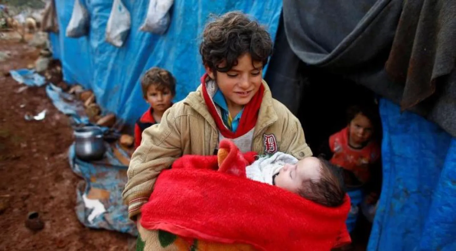 أطفال سوريون في مخيم للاجئين بإدلب - أرشيفية (رويترز)