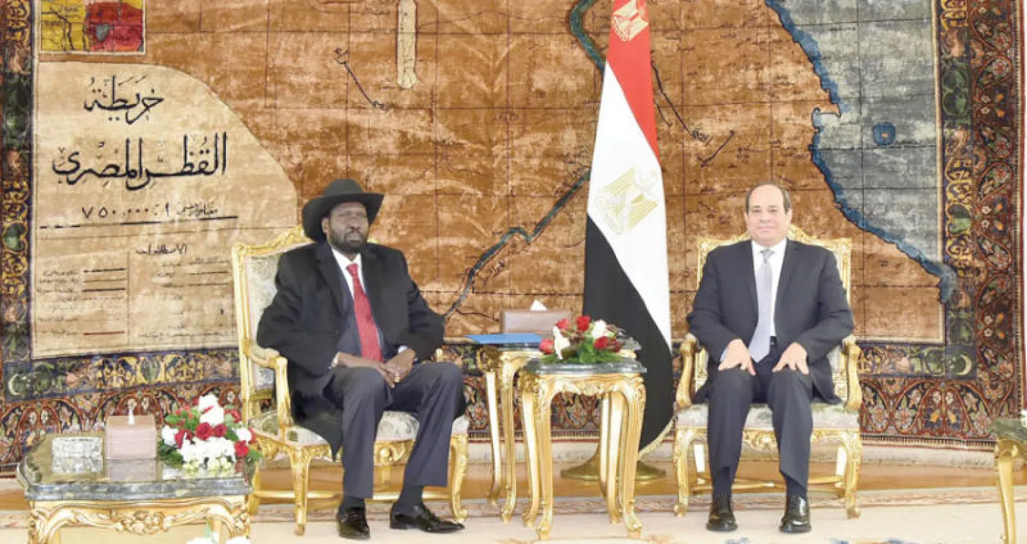 السيسي لدى استقباله سيلفا كير في القاهرة أمس (الشرق الأوسط)