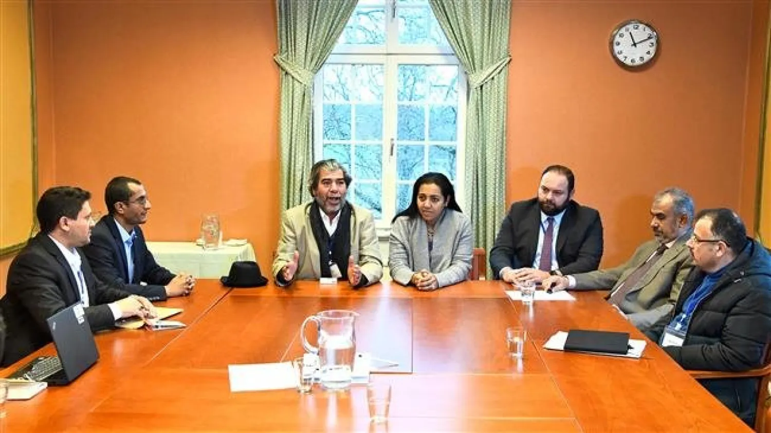 At left, Abdelqader al-Murtada and Saelem Mohammed Noman Al-Mughalles, representatives of the Ansar Allah delegation and at right, Askar Zaeil and Hadi al-Hayi representing the delegation of the Government of Yemen sit at the negotiating table together with representatives from the office of the U.N. Special Envoy for Yemen and the International Red Cross Committee (ICRC) when lists of prisoners are exchanged, a first step to implement the agreement to release all prisoners by the two parties, during the ongoing peace talks on Yemen held at Johannesberg Castle, in Rimbo, near Stockholm, Sweden, December 11, 2018. TT News Agency/Claudio Bresciani via REUTERS 

