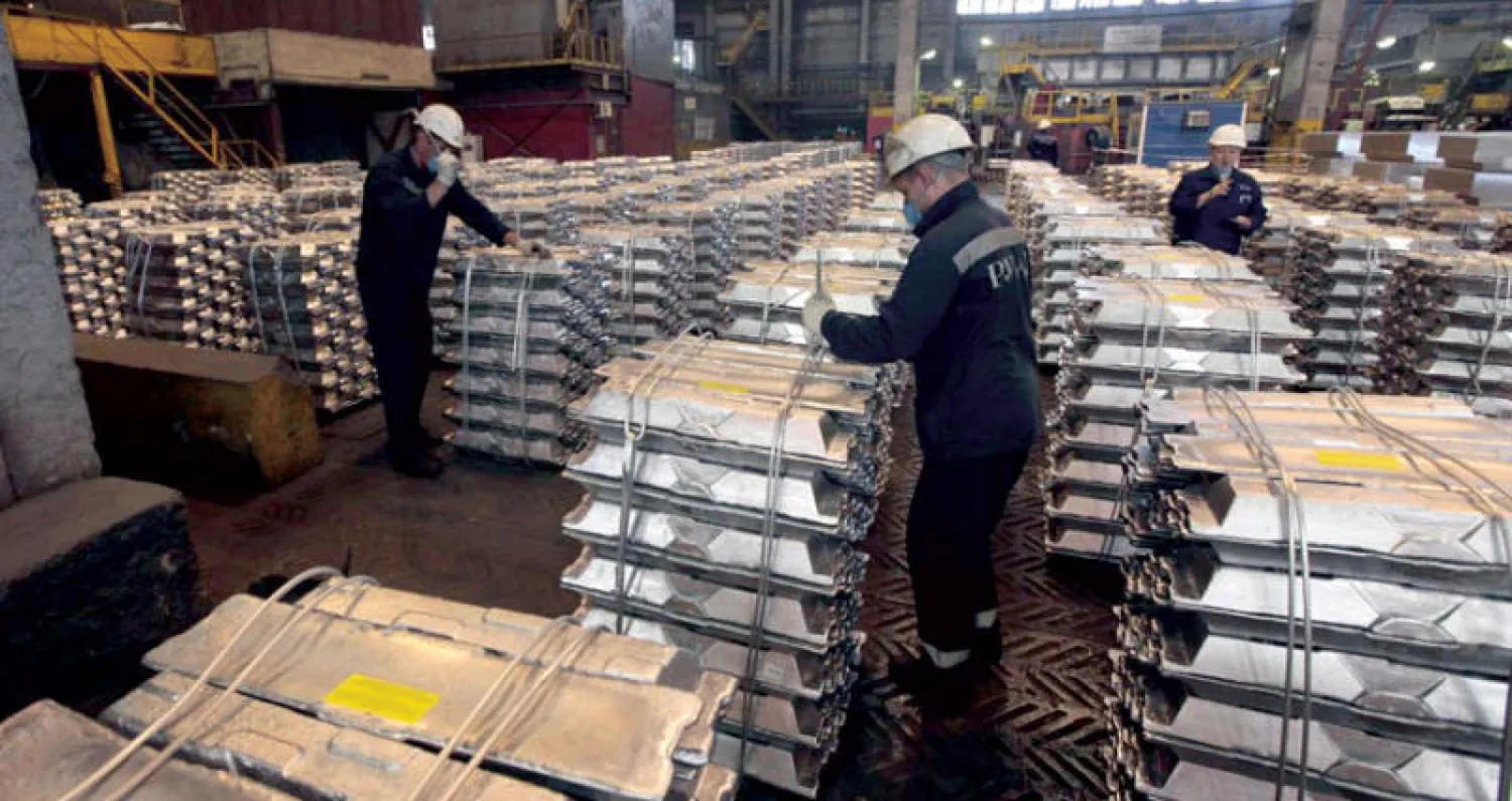 صورة أرشيفية لموقع إنتاجي بمجال الألمنيوم في روسيا (رويترز)