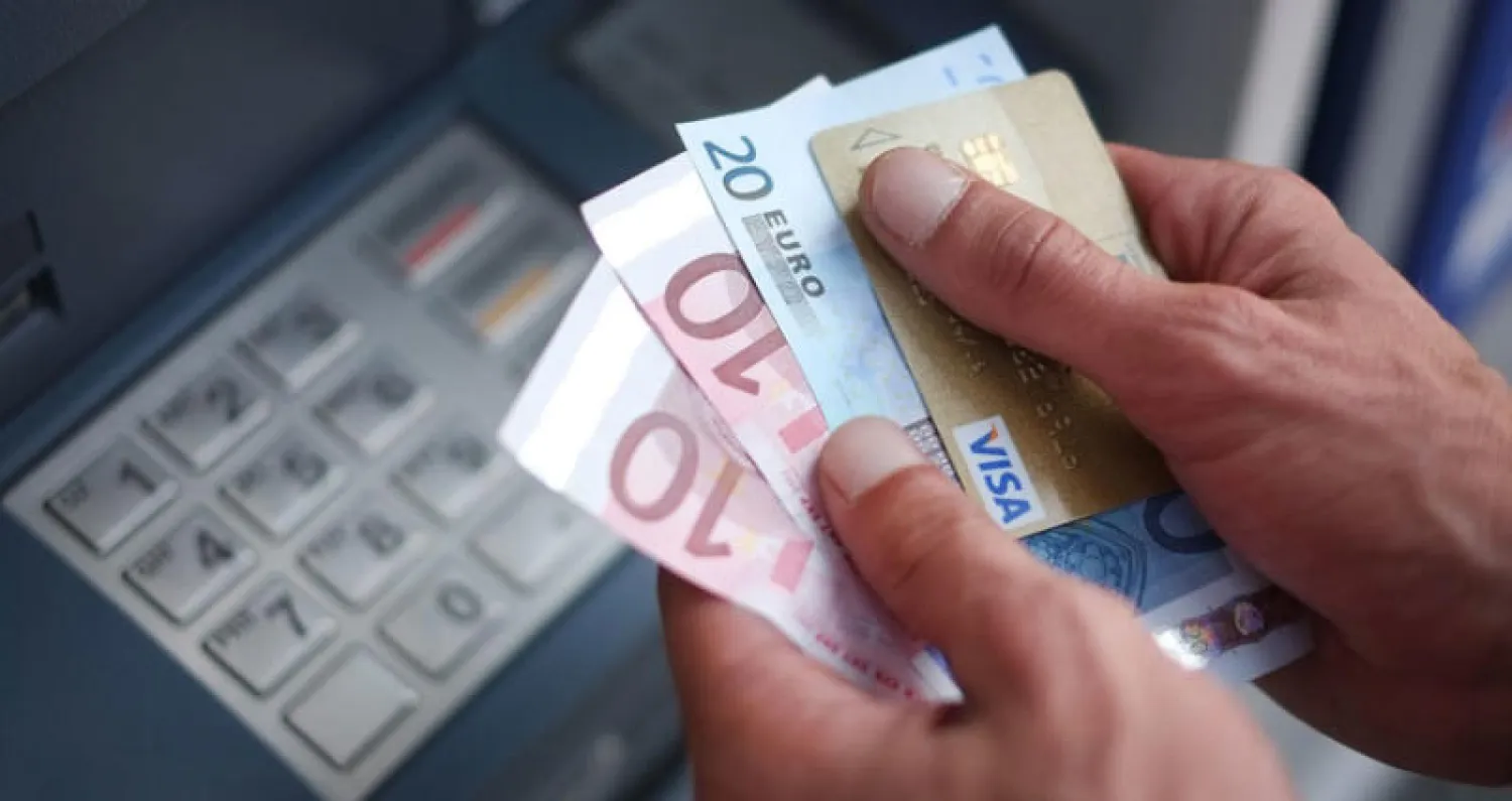 صورة أرشيفية لأوراق نقدية من عملة اليورو (أ.ف.ب)