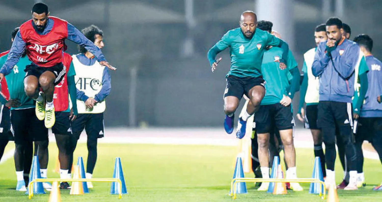 لاعبو الإمارات استعداداً لمواجهة دور الـ16