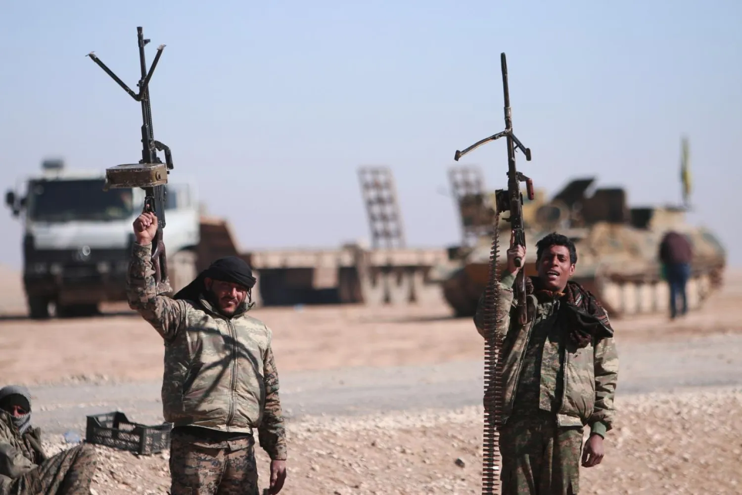 Syrian Democratic Forces (SDF) fighters hold up their weapons in the north of Raqqa city, Syria February 3, 2017. (File photo: Reuters)

