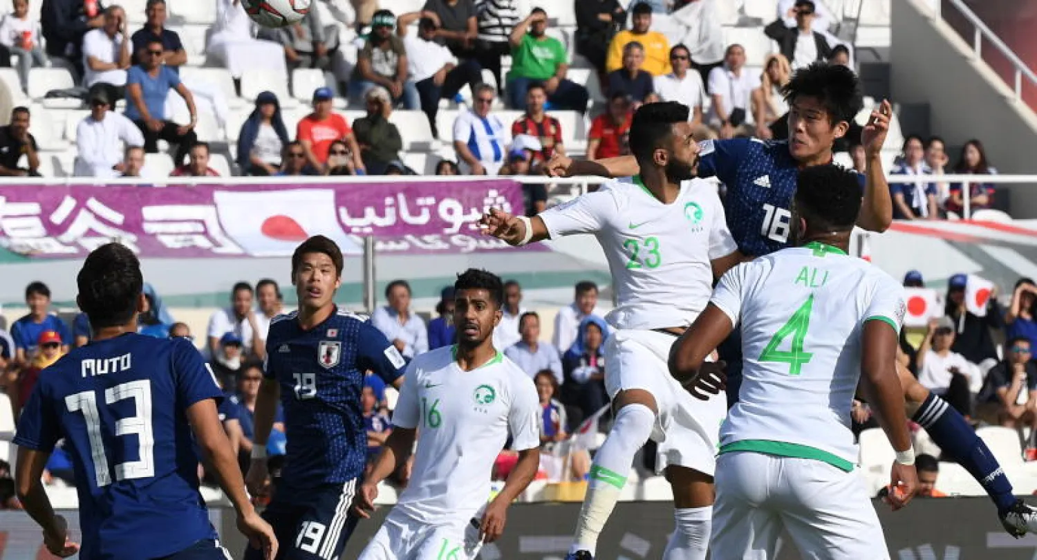 تاكيهيرو تومياسو يسجل هدف الفوز لمنتخب اليابان (إ.ب.أ)