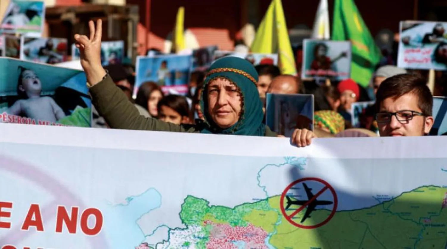 Afrin’e yapılan askeri operasyonun birinci yıldönümünde Suriye’nin kuzeyindeki Kamışlı’da Kürt göstericiler (AFP)