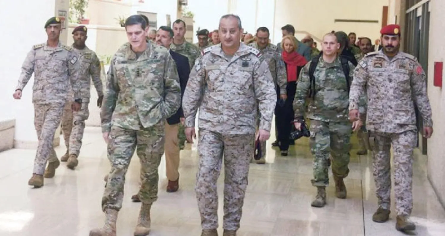 قائد قوات التحالف والمسؤول الأميركي