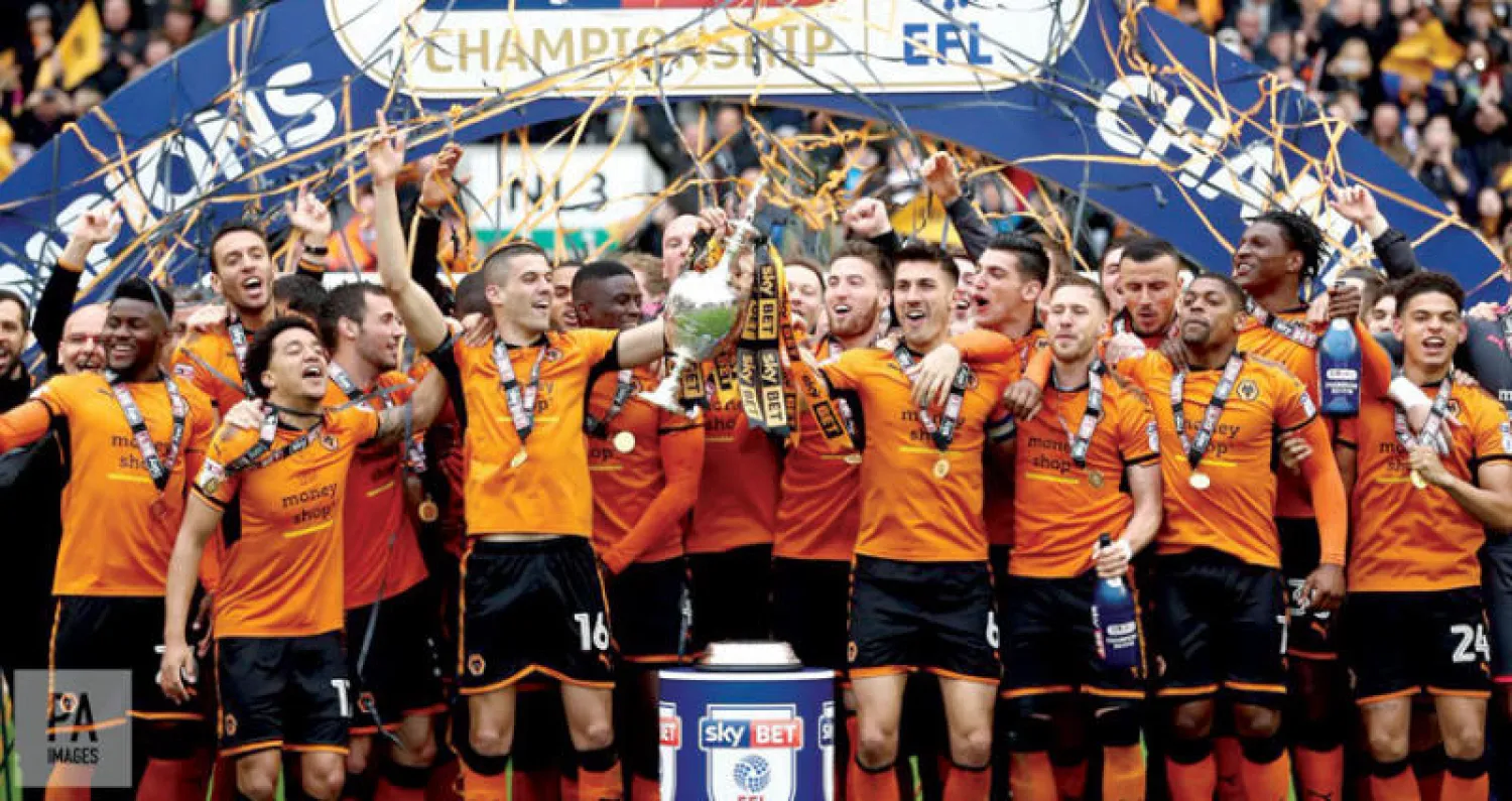 تتويج وولفرهامبتون بدوري الدرجة الأولى الإنجليزي الموسم الماضي