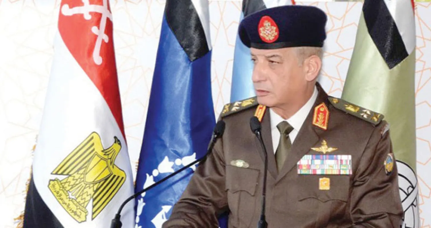 وزير الدفاع المصري الفريق أول محمد زكي أمس خلال حفل تخرج عدد من طلبة الكليات والمعاهد العسكرية (المتحدث العسكري)