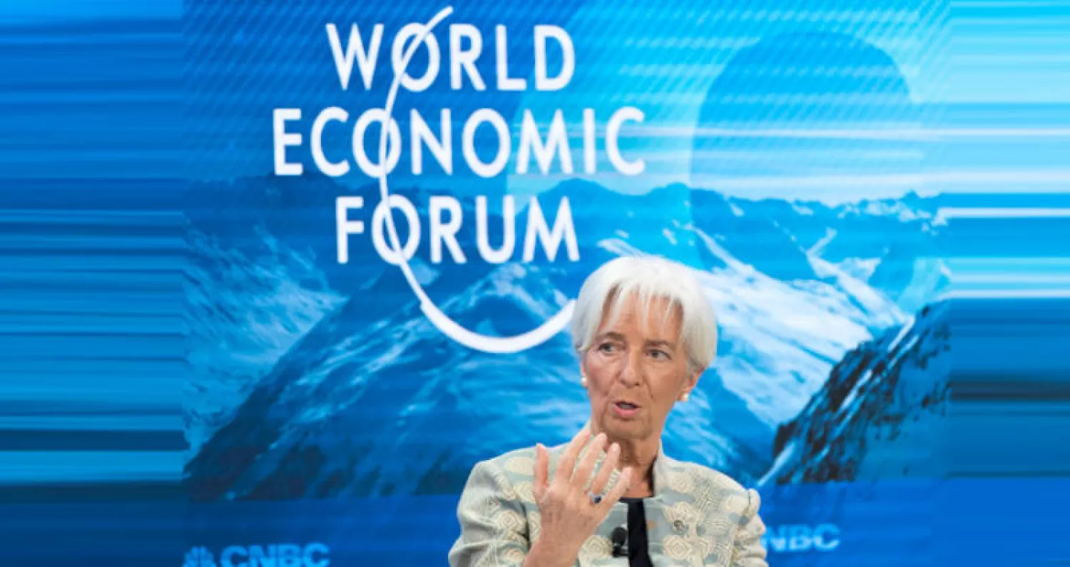 كرستين لاغارد مديرة صندوق النقد الدولي تتحدث في منتدى دافوس في سويسرا (إ.ب.أ)