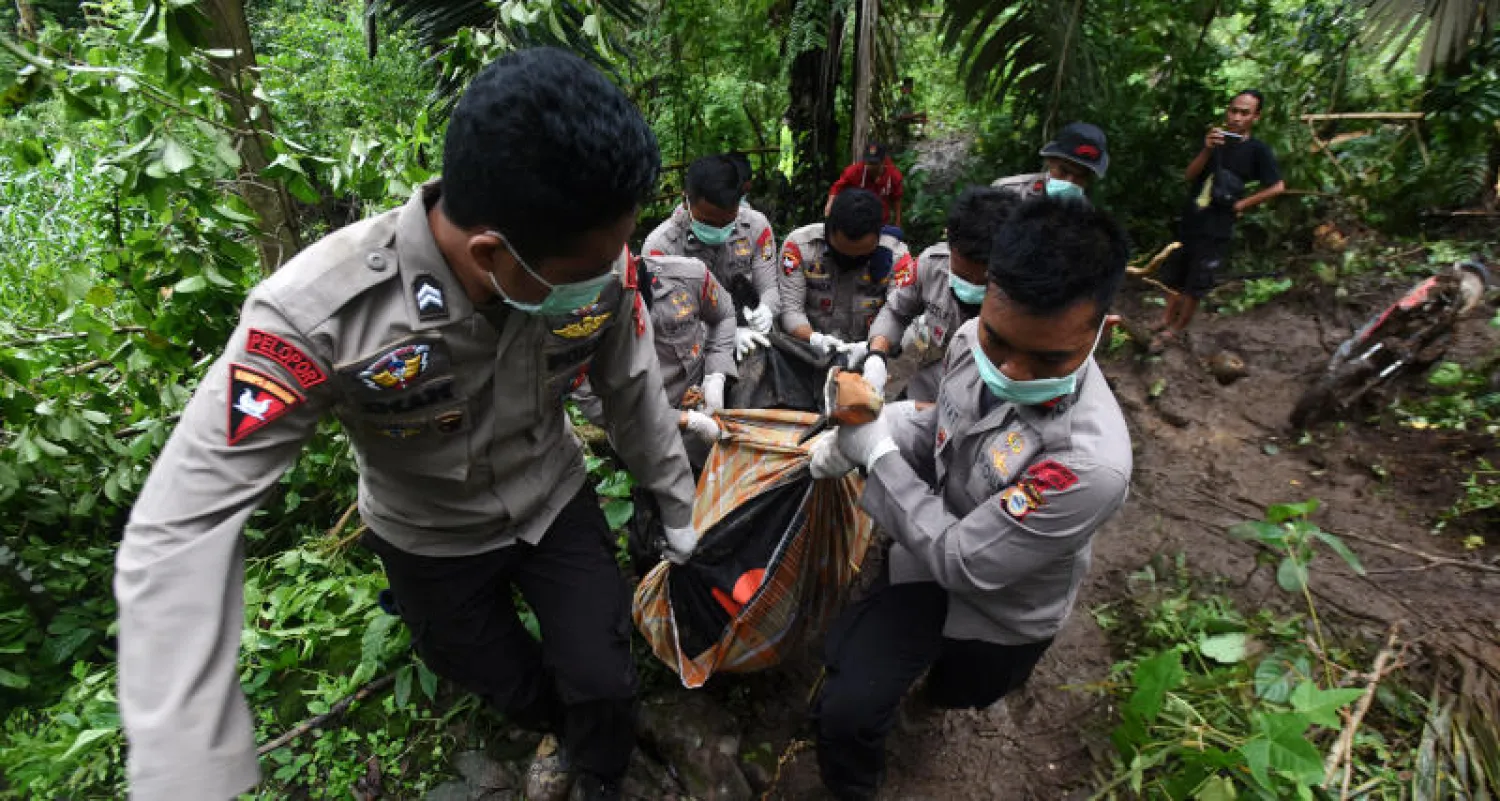 68 شخصاً ضحايا الفيضانات والانهيارات بإندونيسيا