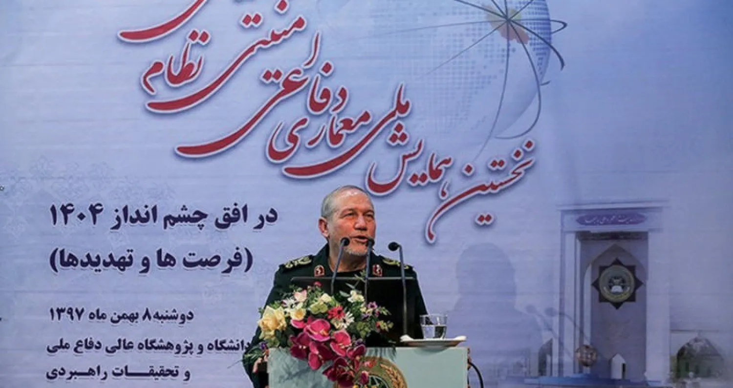 مستشار المرشد الإيراني في الشؤون العسكرية رحيم صفوي يتحدث في مؤتمر حول الاستراتيجية العسكرية في طهران أمس (تسنيم)