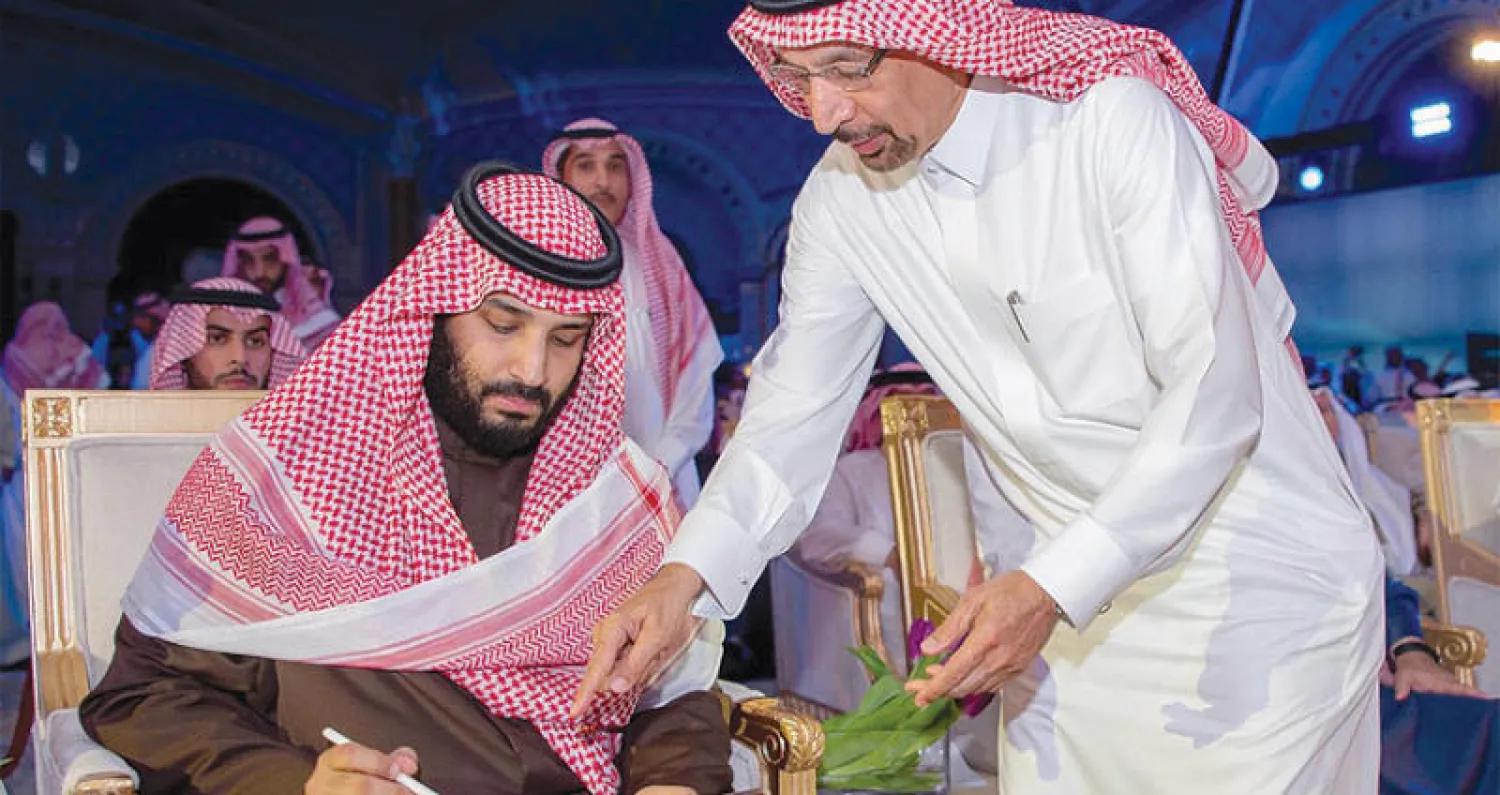 الأمير محمد بن سلمان يدشن «برنامج تطوير الصناعة الوطنية والخدمات اللوجيستية» في الرياض أمس  ويبدو وزير الطاقة والصناعة والثروة المعدنية المهندس خالد الفالح (تصوير: خالد الجلعود)