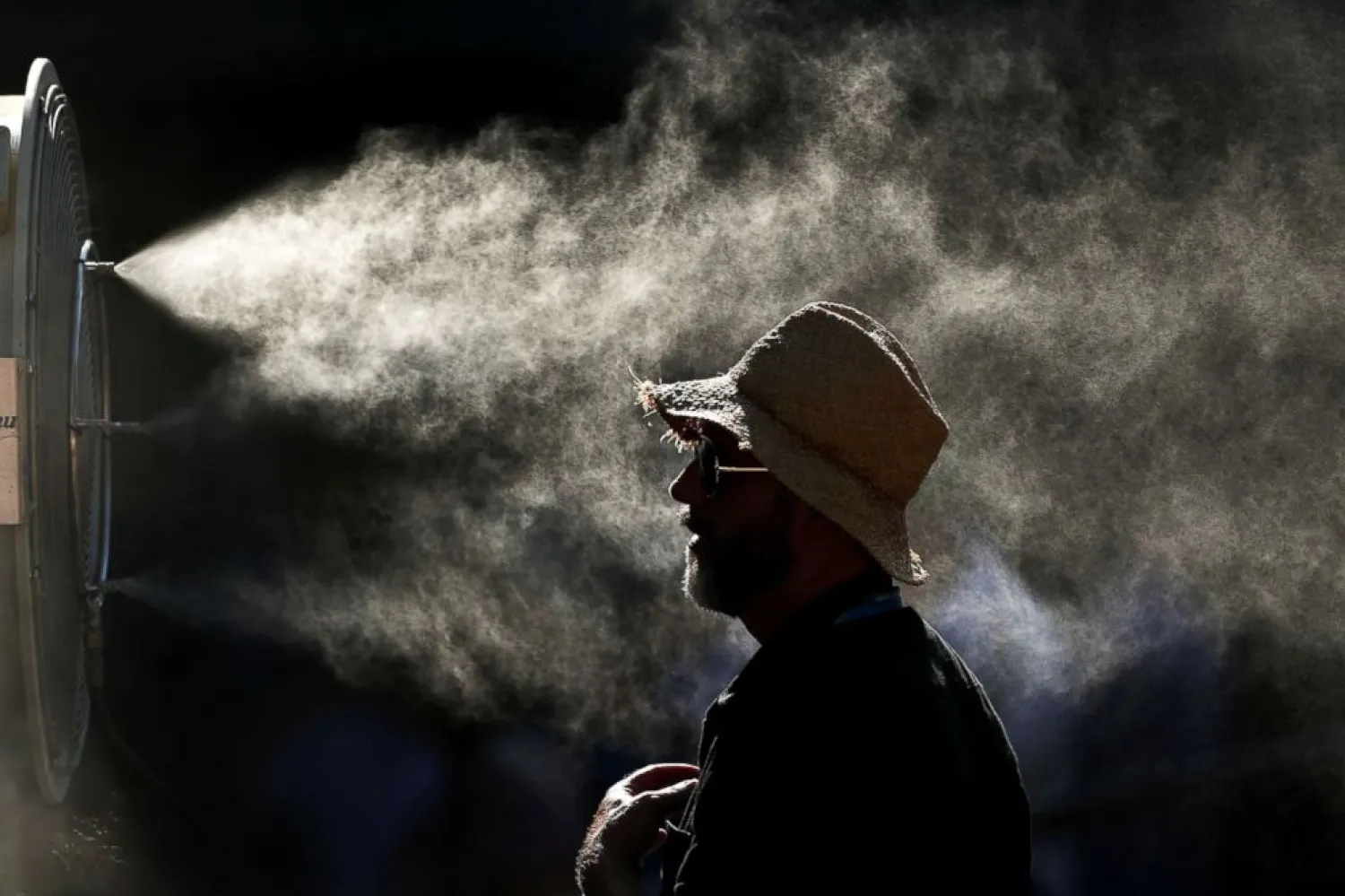 Fans cool off in the hot conditions at the 2019 Australian Open on Jan. 24, 2019, in Melbourne. (Getty Images)