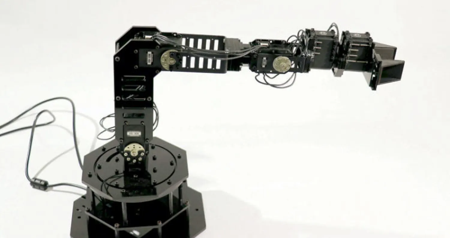 الذراع الآلية طبقت أسلوب محاكاة النفس (المصدر: الباحث روبرت كوياتكوفسكي)