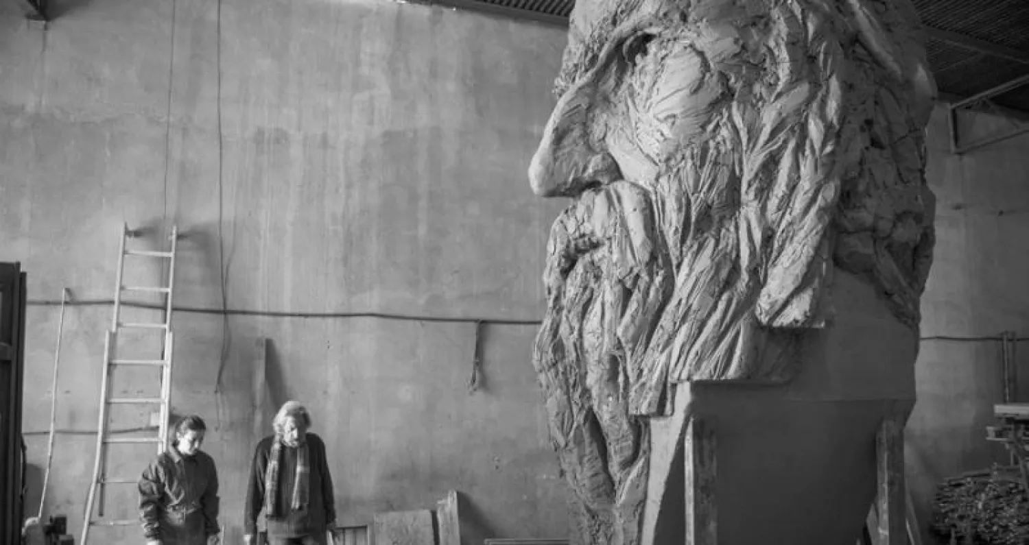 «رأس أبو المعري» سيكون رمزاً للسوري التائه، فهل يطول مقامه في المنفى؟