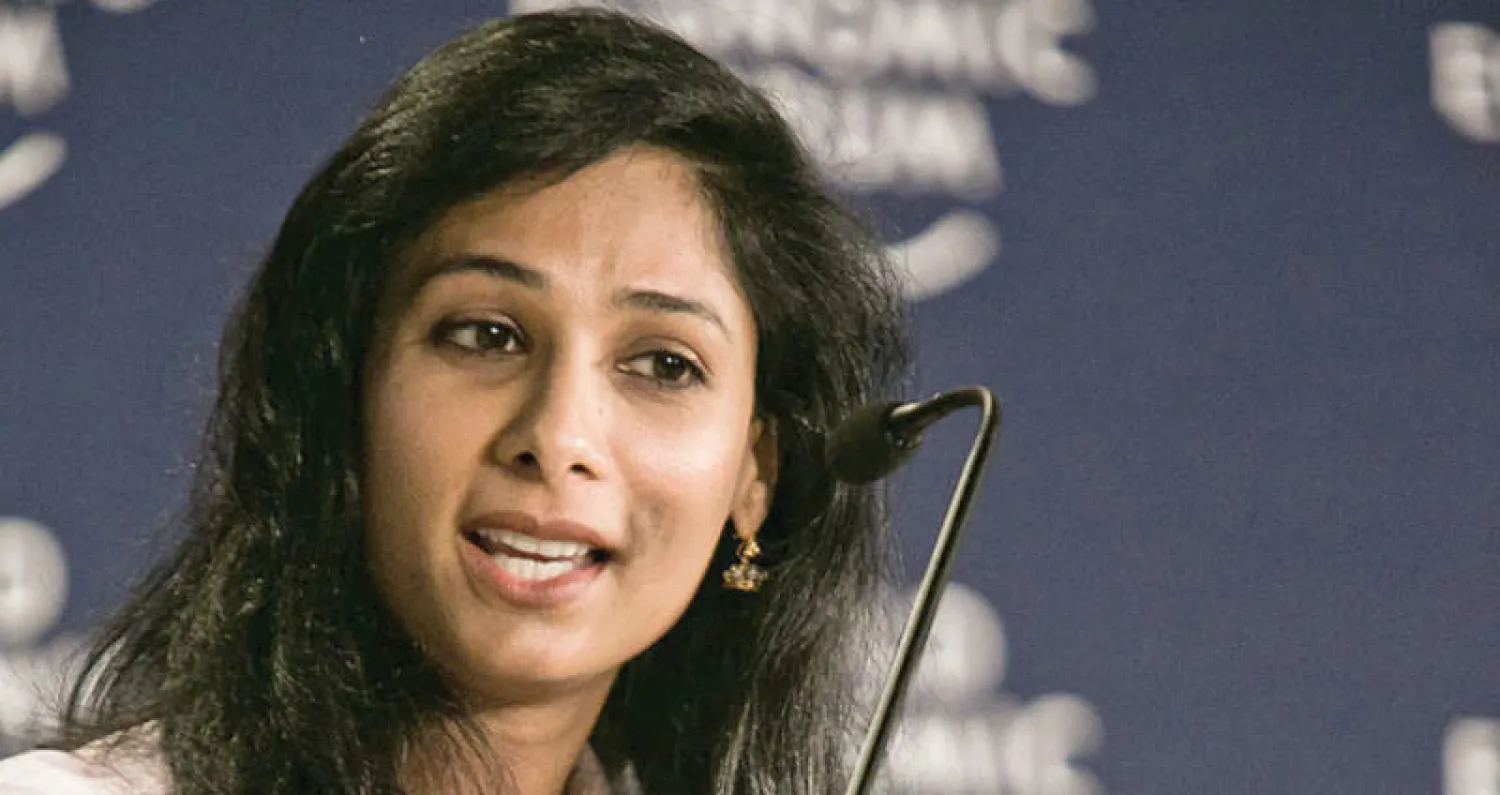 غيتا غوبيناث الهندية التي تولت منصب كبيرة الاقتصاديين في صندوق النقد الدولي (رويترز)