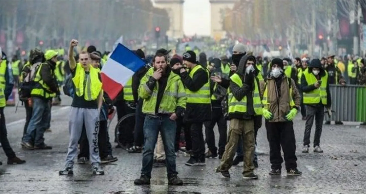 «السترات الصفراء» مجدداً إلى الشارع وعمليات كر وفر في باريس