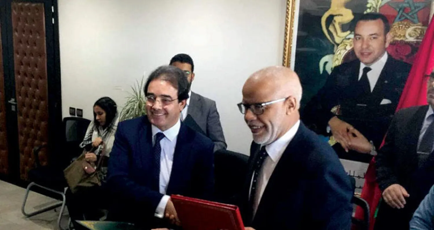 وزير الشغل المغربي والوزير المنتدب المكلف المغاربة المقيمين بالخارج خلال توقيع اتفاقية الشراكة (الشرق الأوسط)