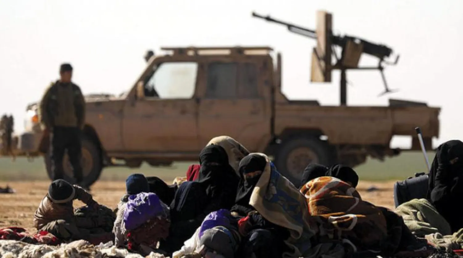 SDG ve DEAŞ arasındaki çatışmalar nedeniyle göç eden siviller (AFP)